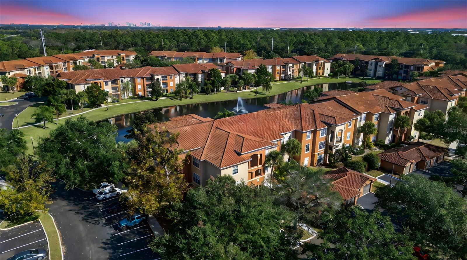 Image 2 of 94 For 5572 Metrowest Boulevard 304