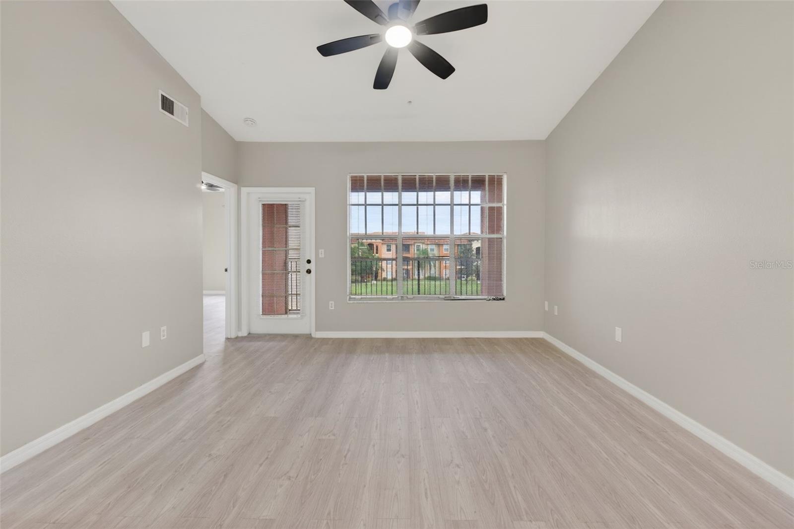 Image 3 of 94 For 5572 Metrowest Boulevard 304