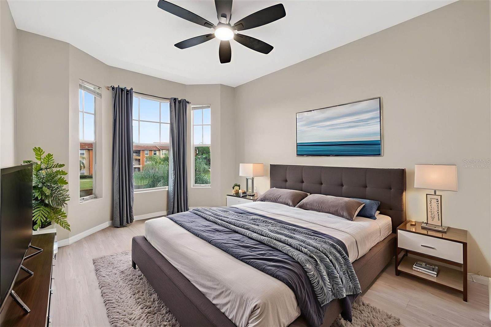 Image 32 of 94 For 5572 Metrowest Boulevard 304