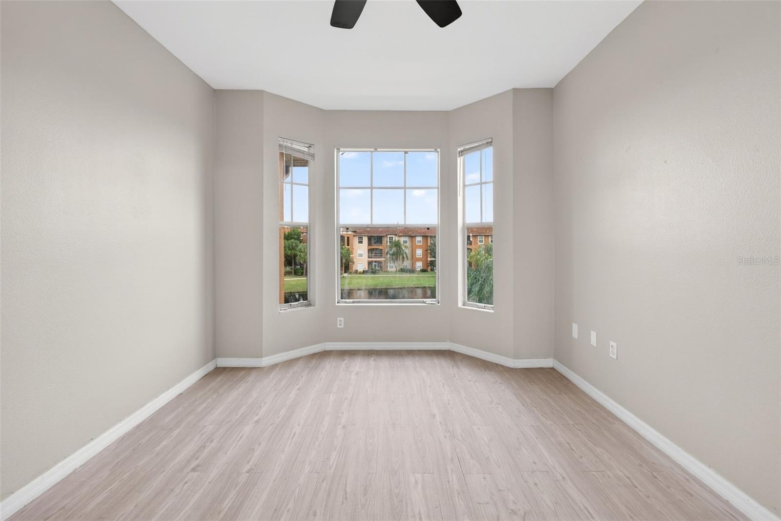 Image 33 of 94 For 5572 Metrowest Boulevard 304