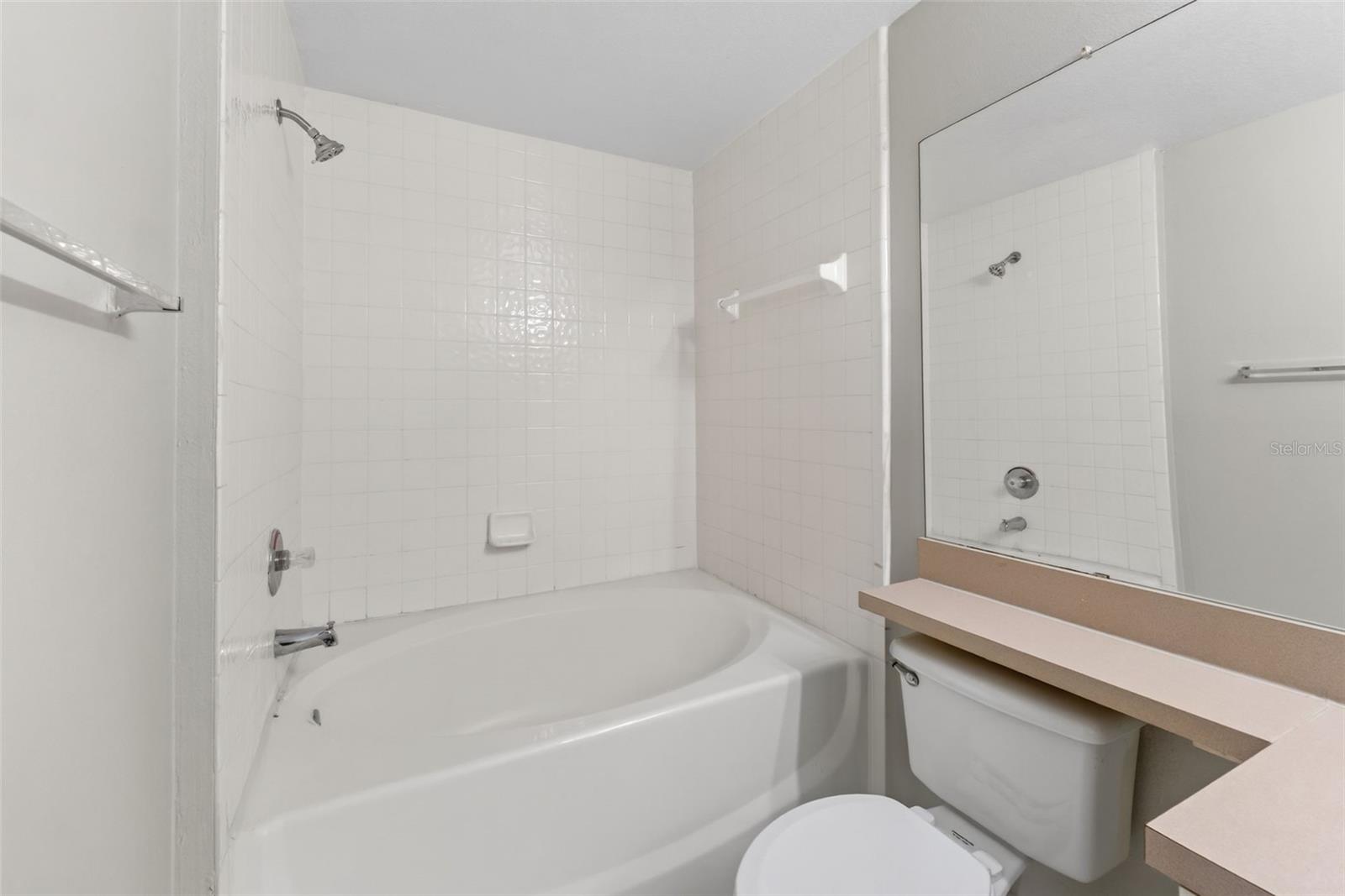 Image 34 of 94 For 5572 Metrowest Boulevard 304