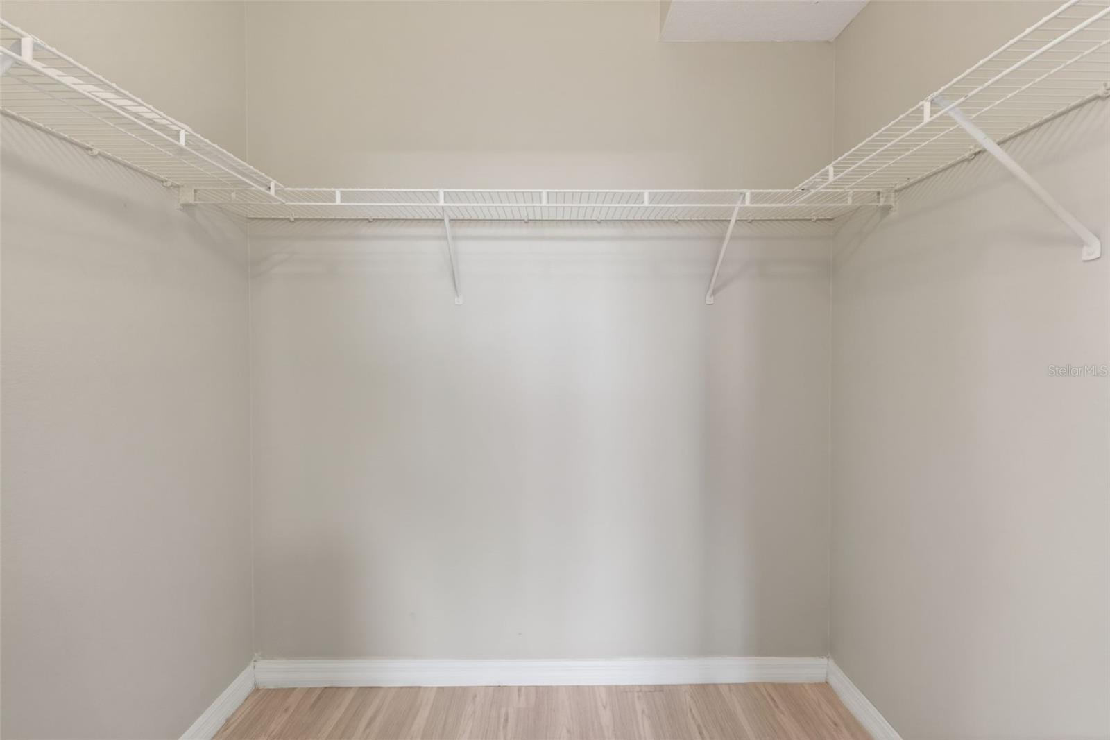 Image 38 of 94 For 5572 Metrowest Boulevard 304