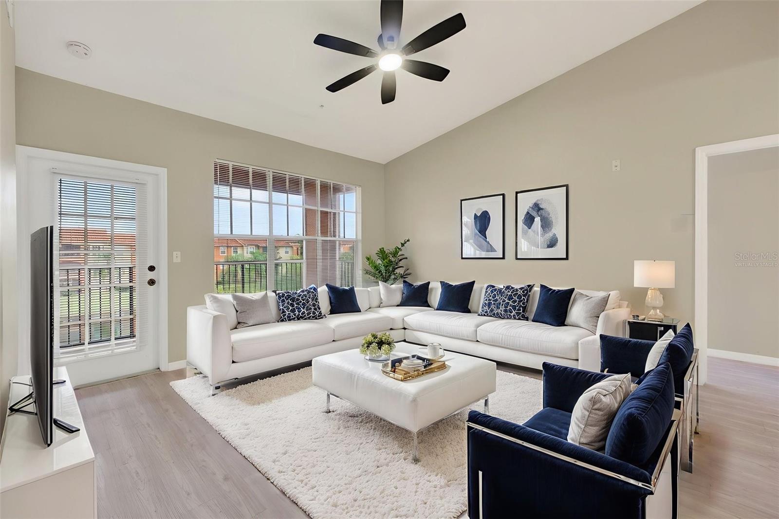 Image 4 of 94 For 5572 Metrowest Boulevard 304