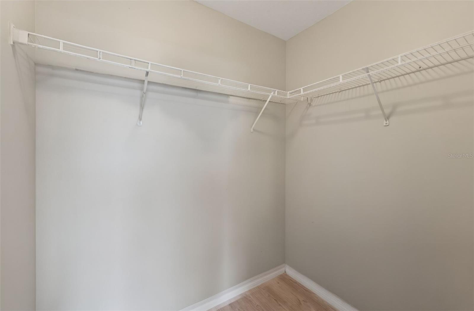 Image 46 of 94 For 5572 Metrowest Boulevard 304