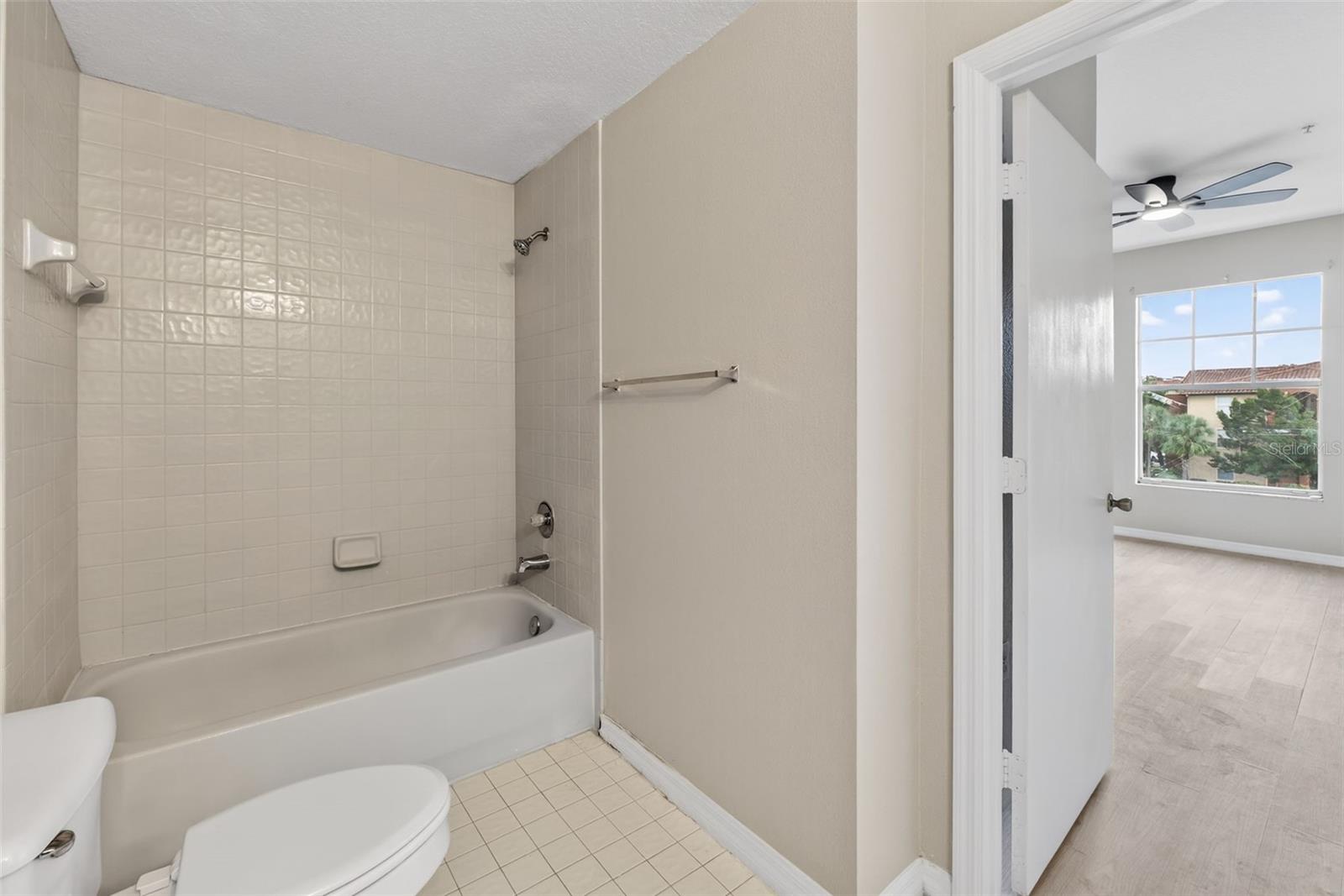 Image 48 of 94 For 5572 Metrowest Boulevard 304