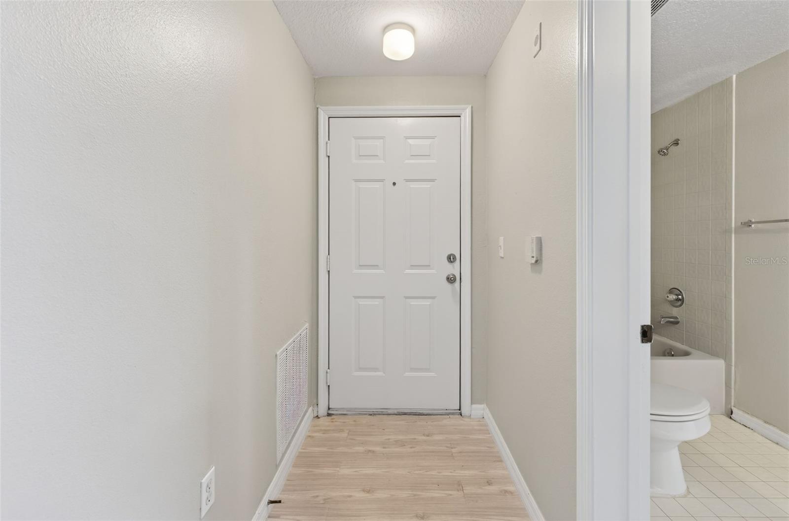 Image 6 of 94 For 5572 Metrowest Boulevard 304