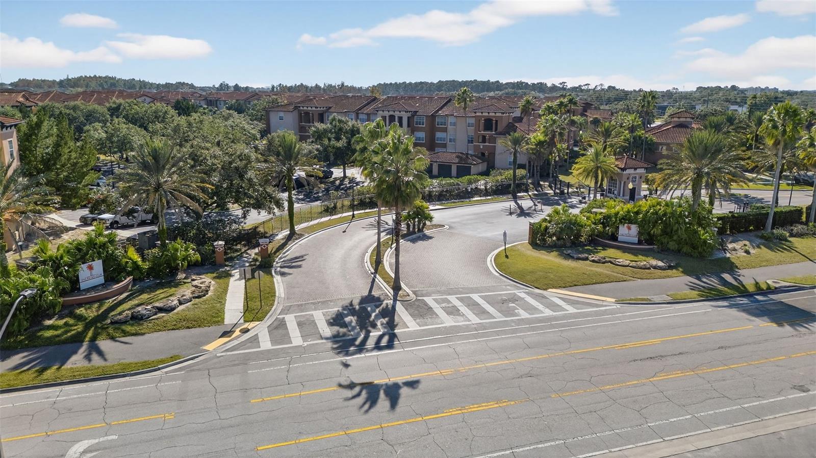 Image 63 of 94 For 5572 Metrowest Boulevard 304