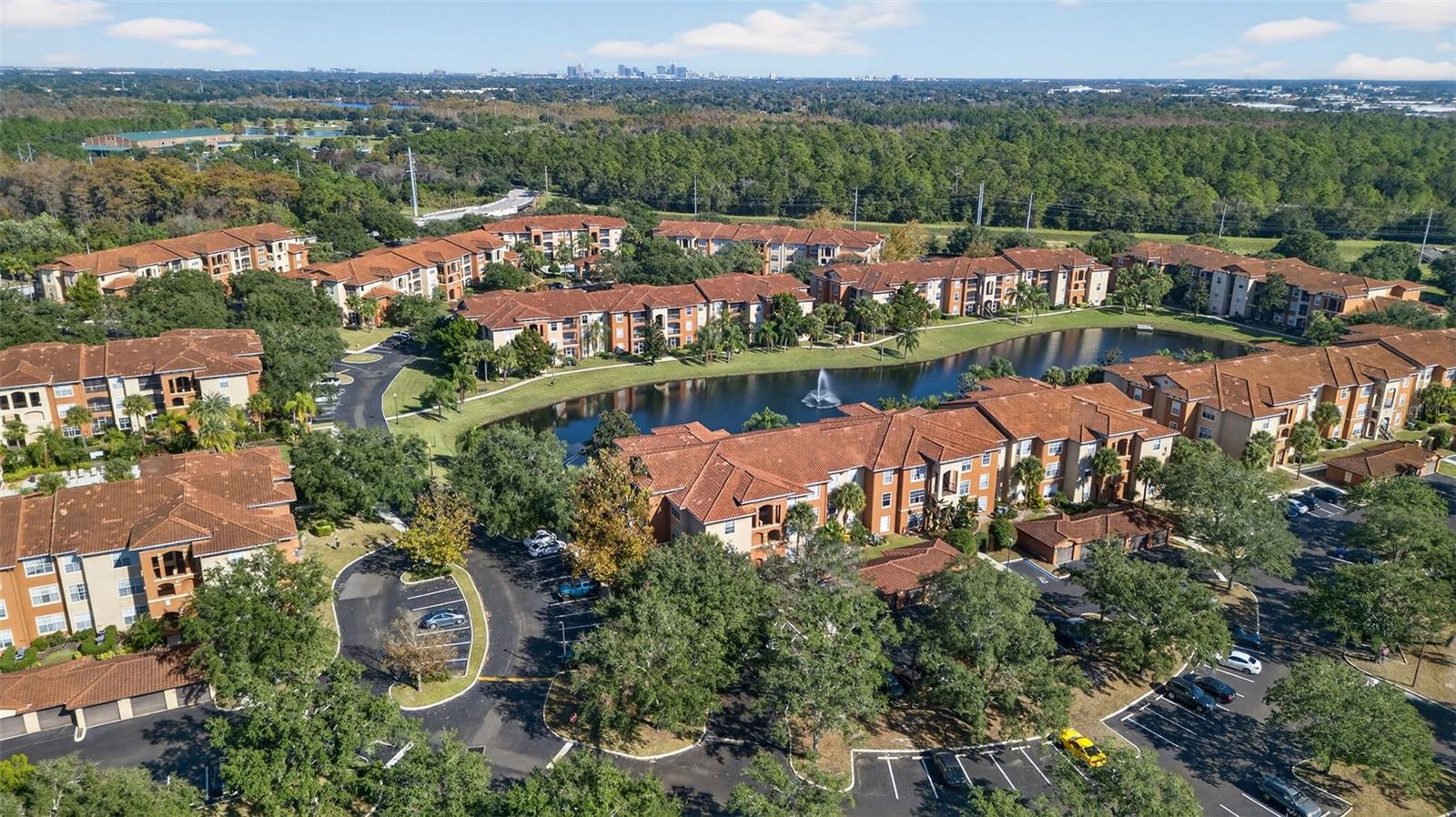 Image 65 of 94 For 5572 Metrowest Boulevard 304