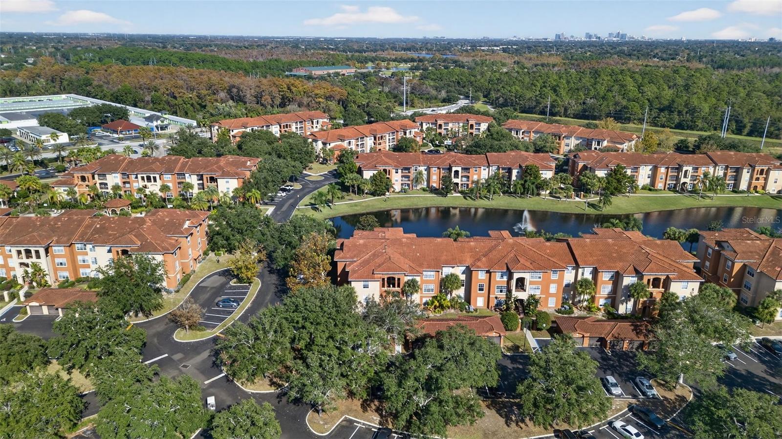 Image 70 of 94 For 5572 Metrowest Boulevard 304