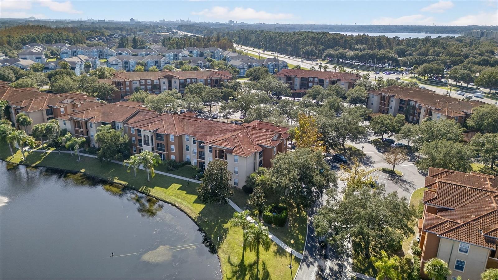 Image 82 of 94 For 5572 Metrowest Boulevard 304