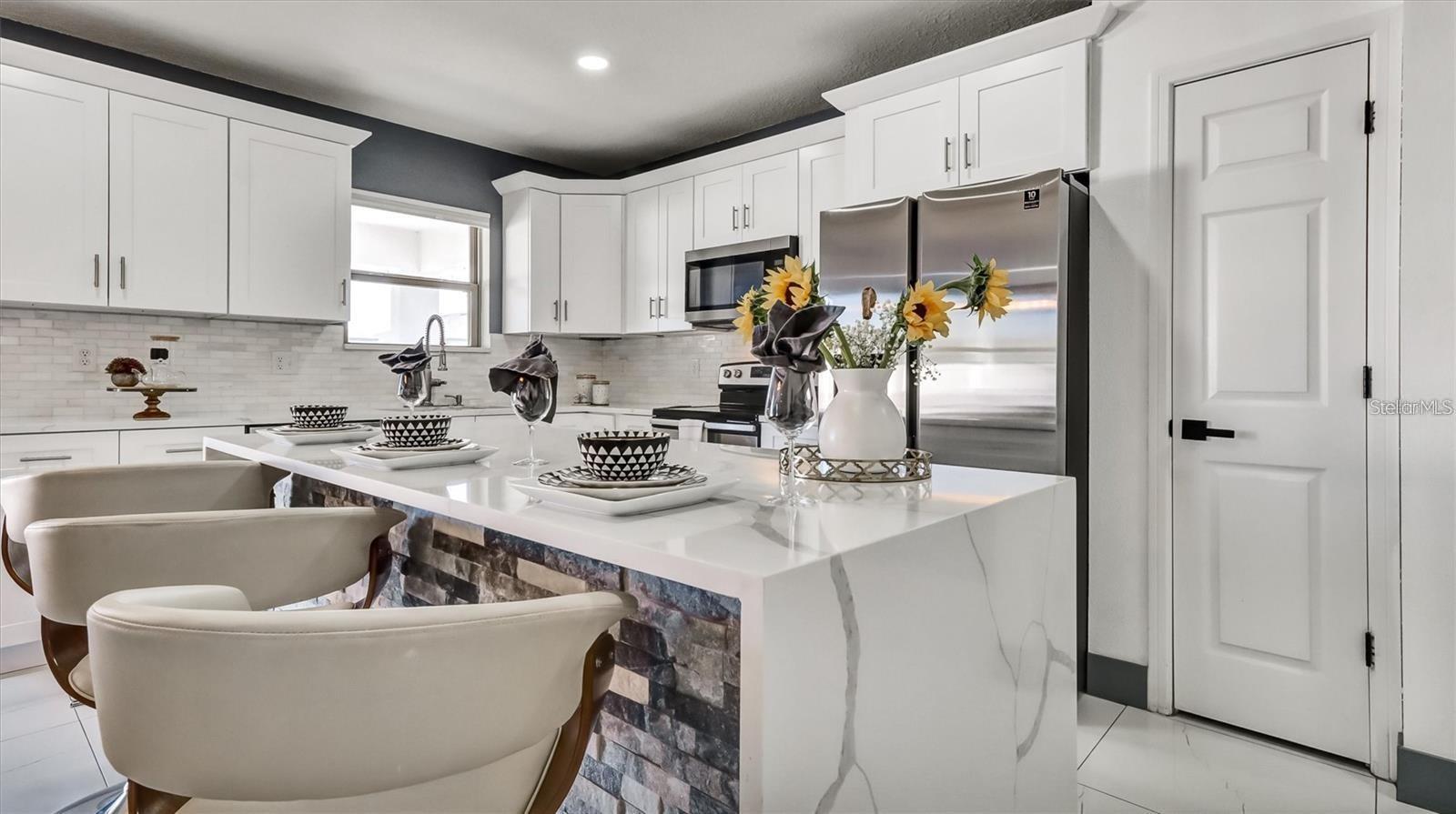 Image 12 of 30 For 623 Citrus Isle Boulevard