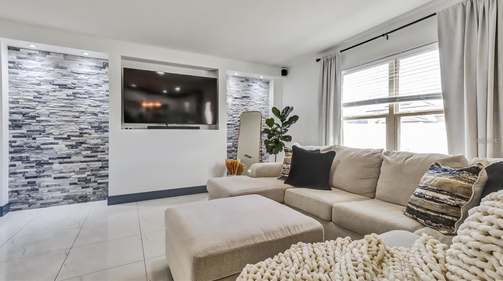 Image 9 of 30 For 623 Citrus Isle Boulevard