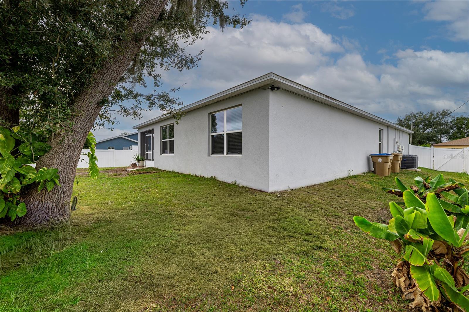 Image 19 of 22 For 415 Francisco Way