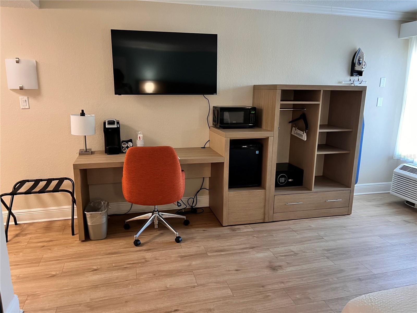 Image 8 of 15 For 3000 Maingate Lane 415