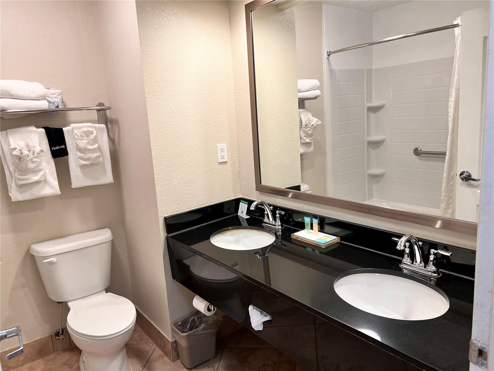 Image 11 of 16 For 3000 Maingate Lane 122