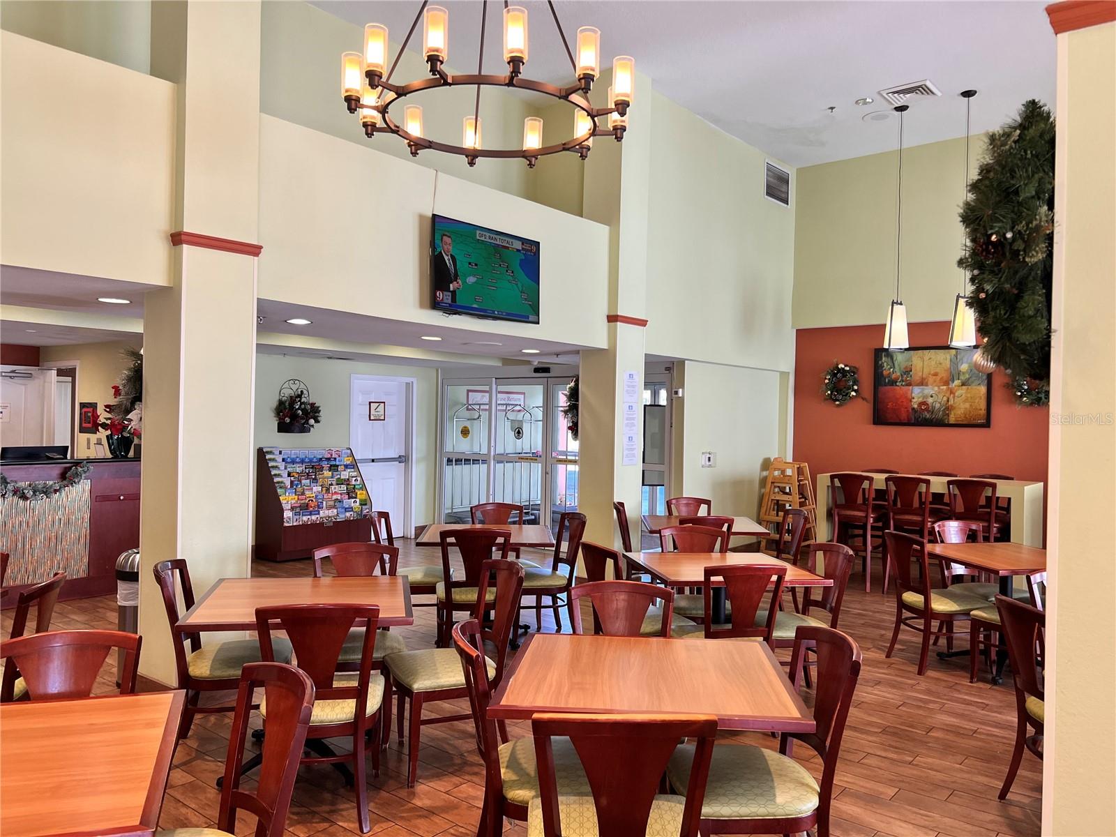 Image 14 of 16 For 3000 Maingate Lane 122