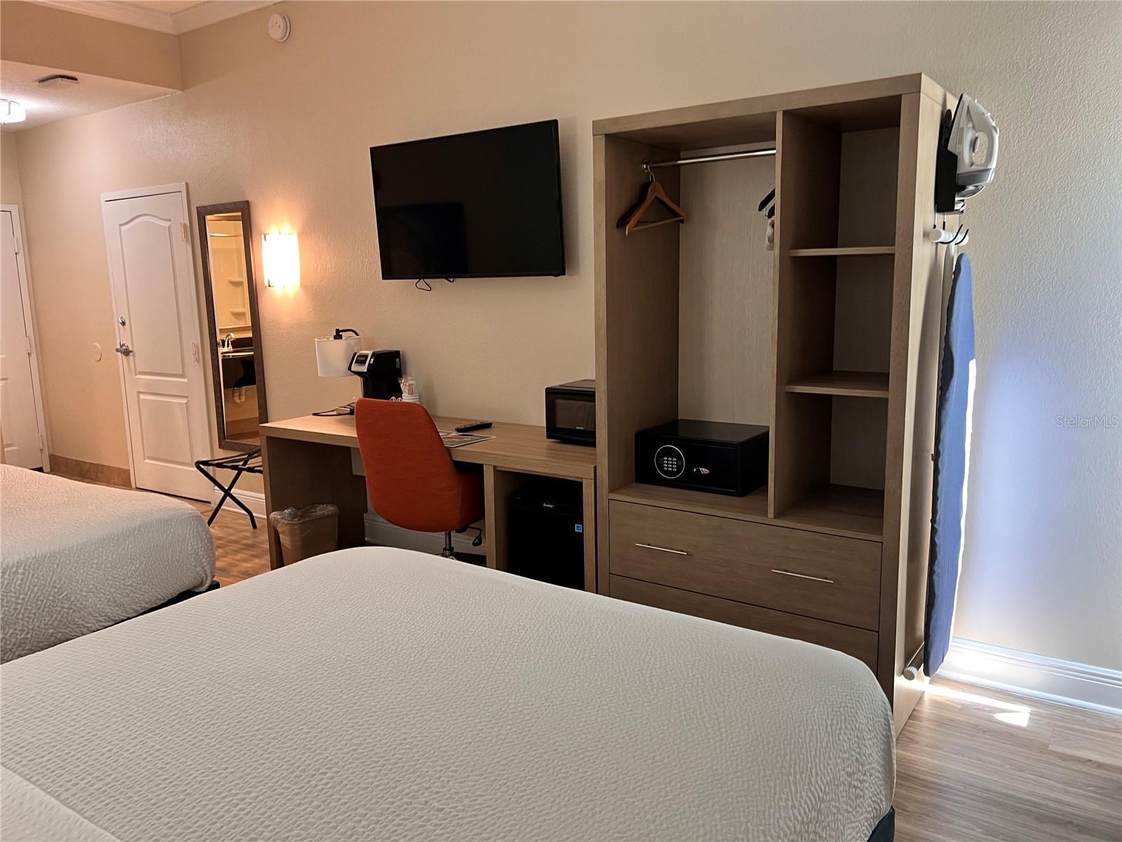 Image 8 of 16 For 3000 Maingate Lane 122