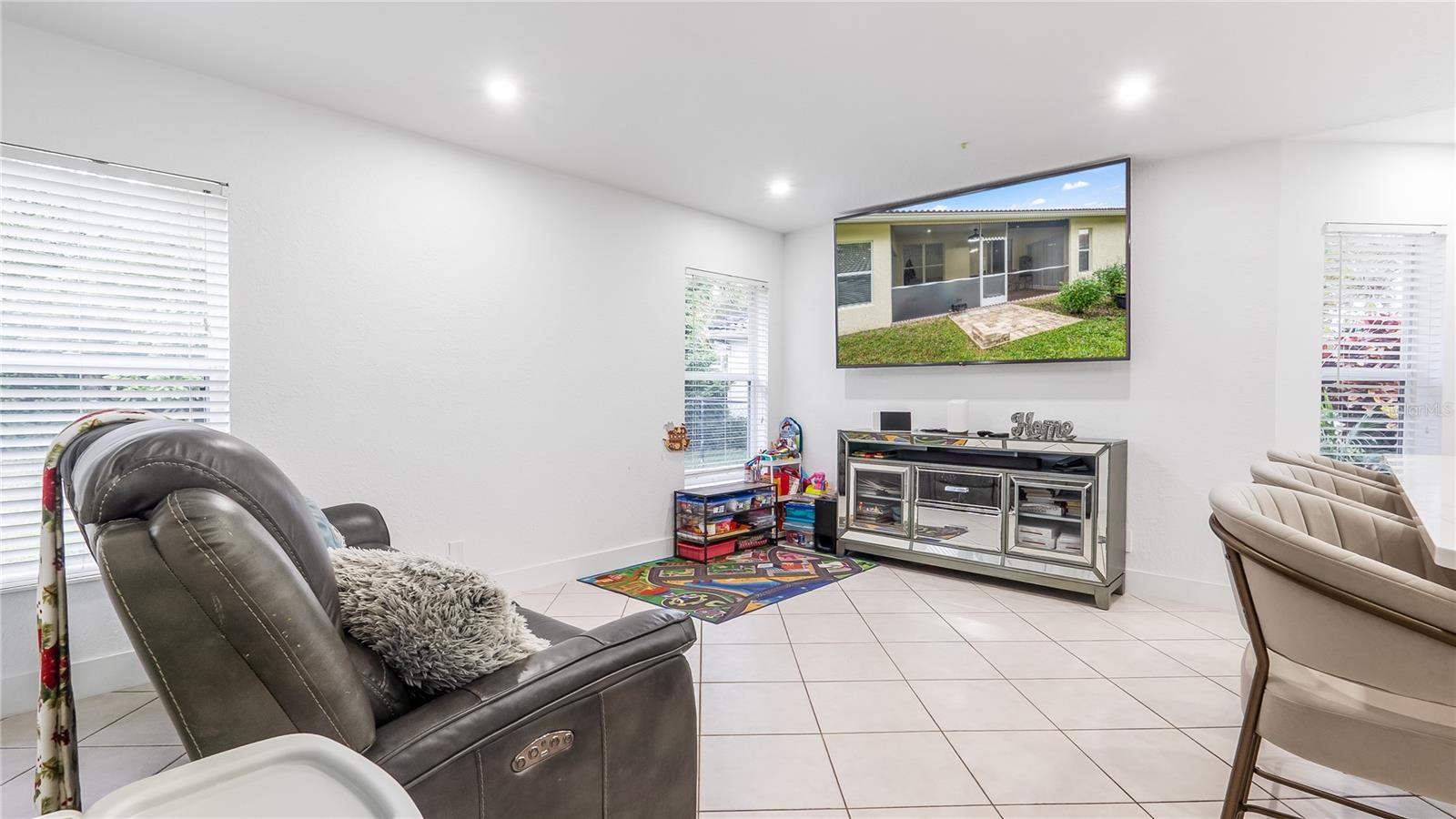 Image 18 of 40 For 132 Chestnut Circle