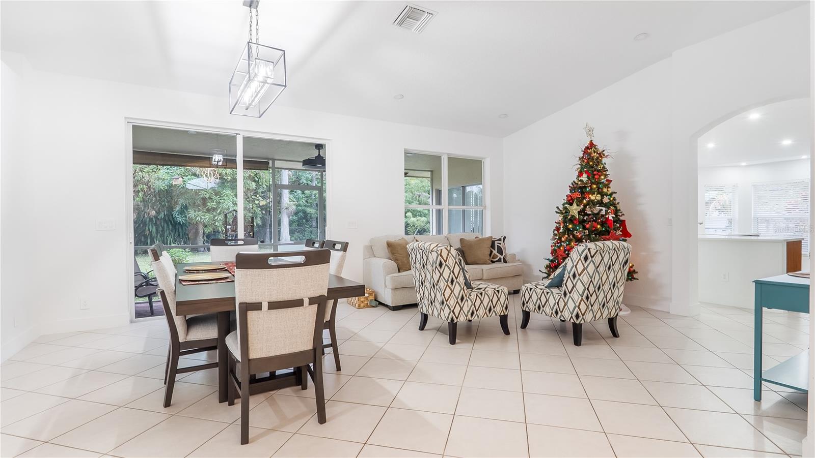 Image 8 of 40 For 132 Chestnut Circle