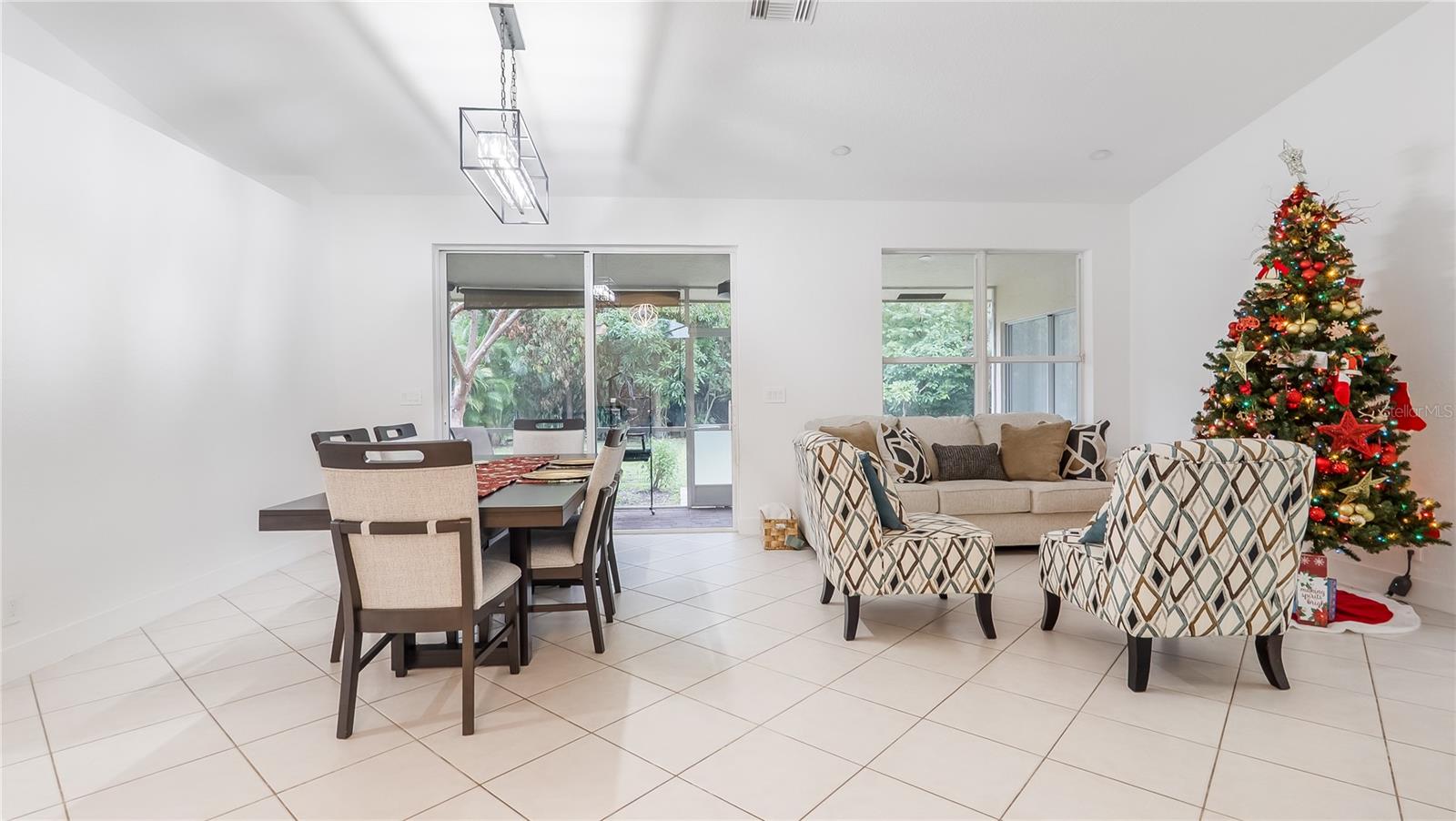 Image 9 of 40 For 132 Chestnut Circle