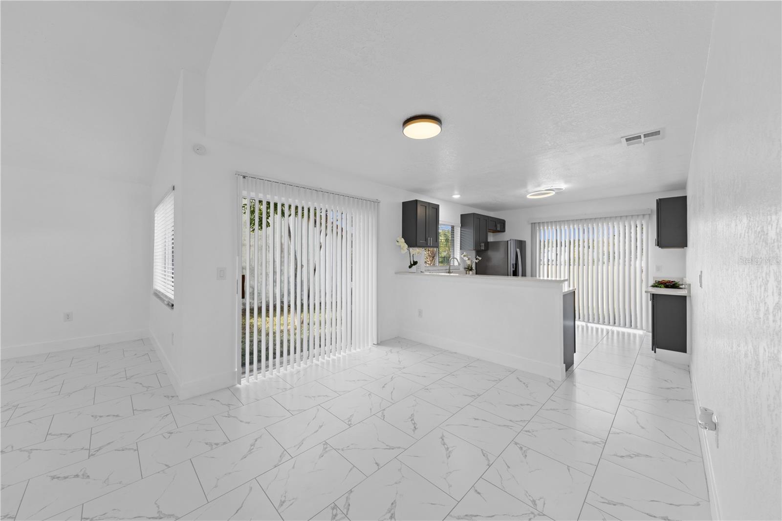 Image 17 of 40 For 2224 Greenview Circle