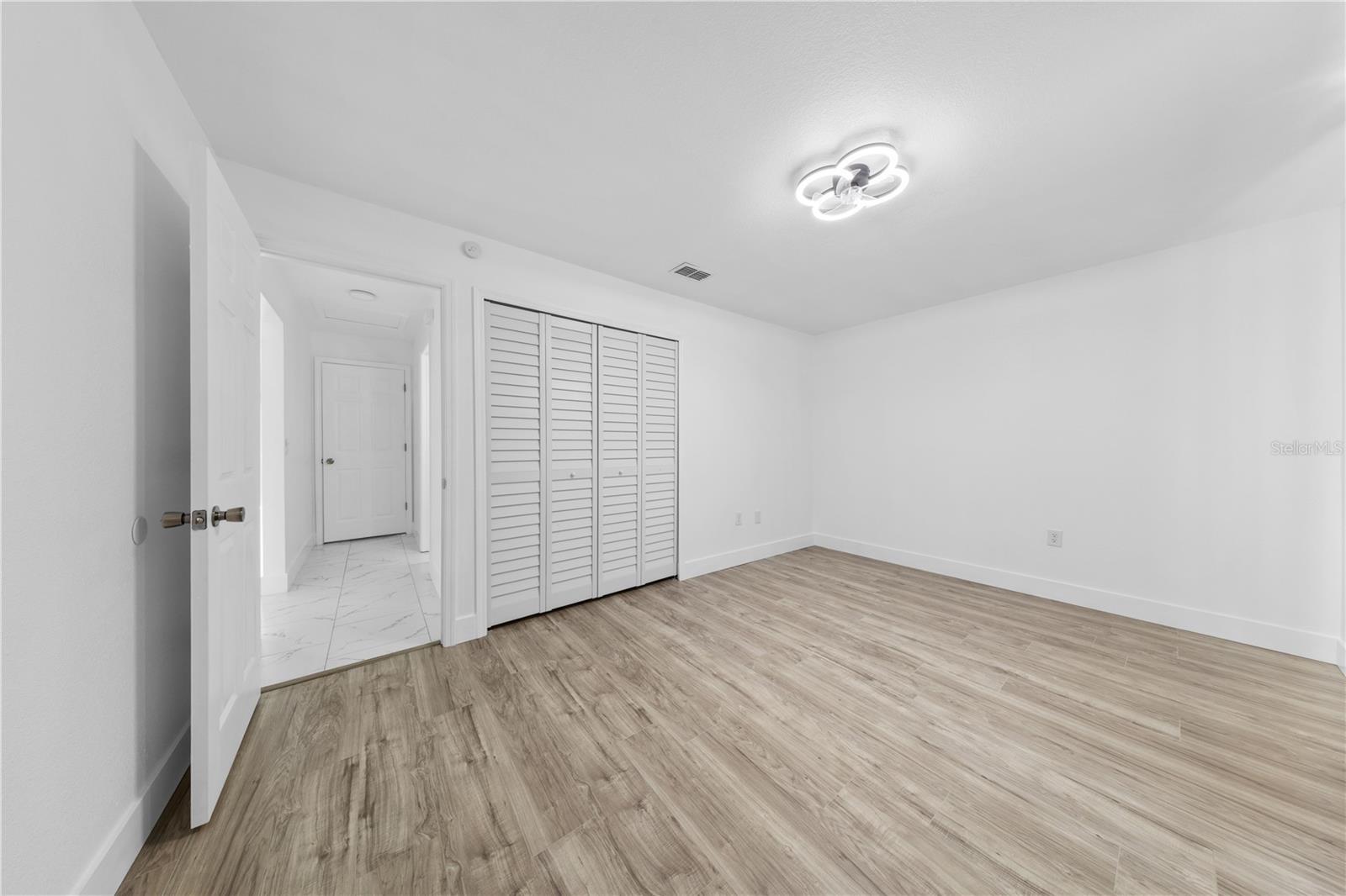 Image 18 of 40 For 2224 Greenview Circle