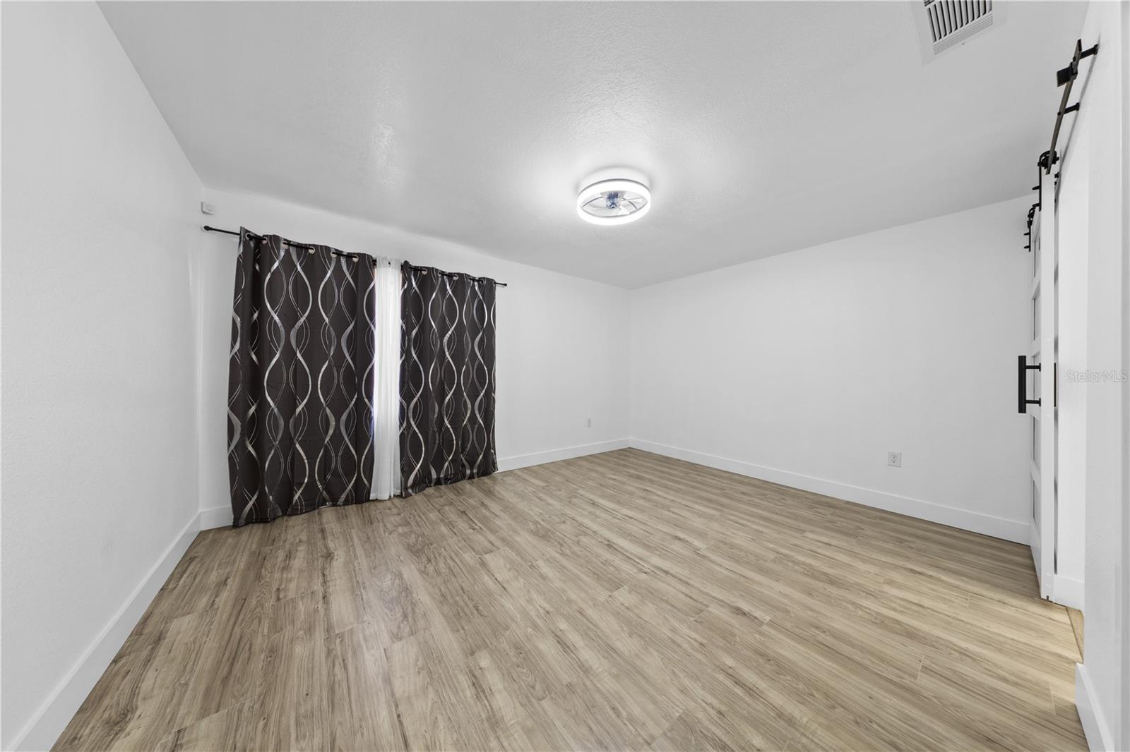 Image 19 of 40 For 2224 Greenview Circle