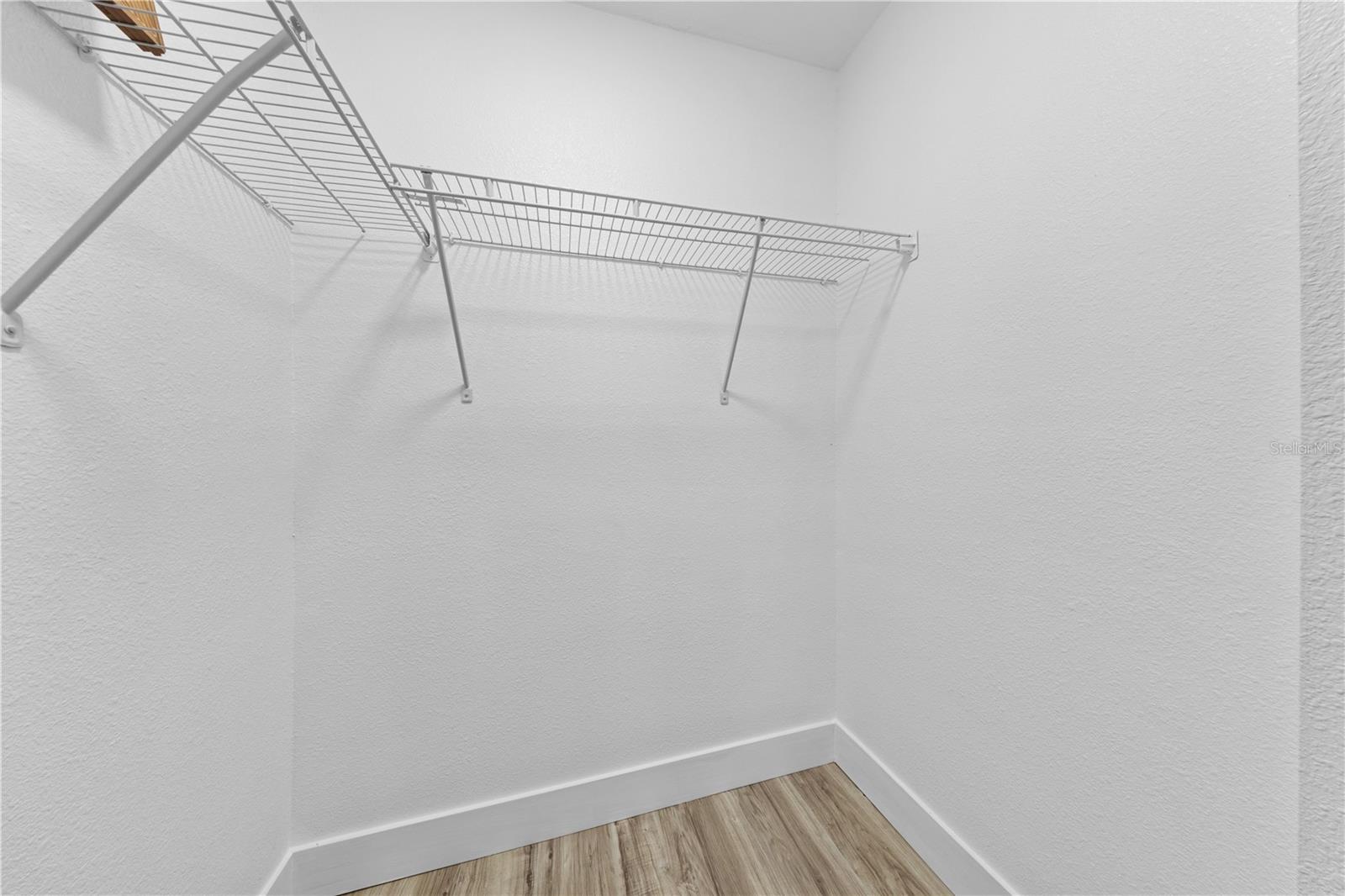 Image 21 of 40 For 2224 Greenview Circle