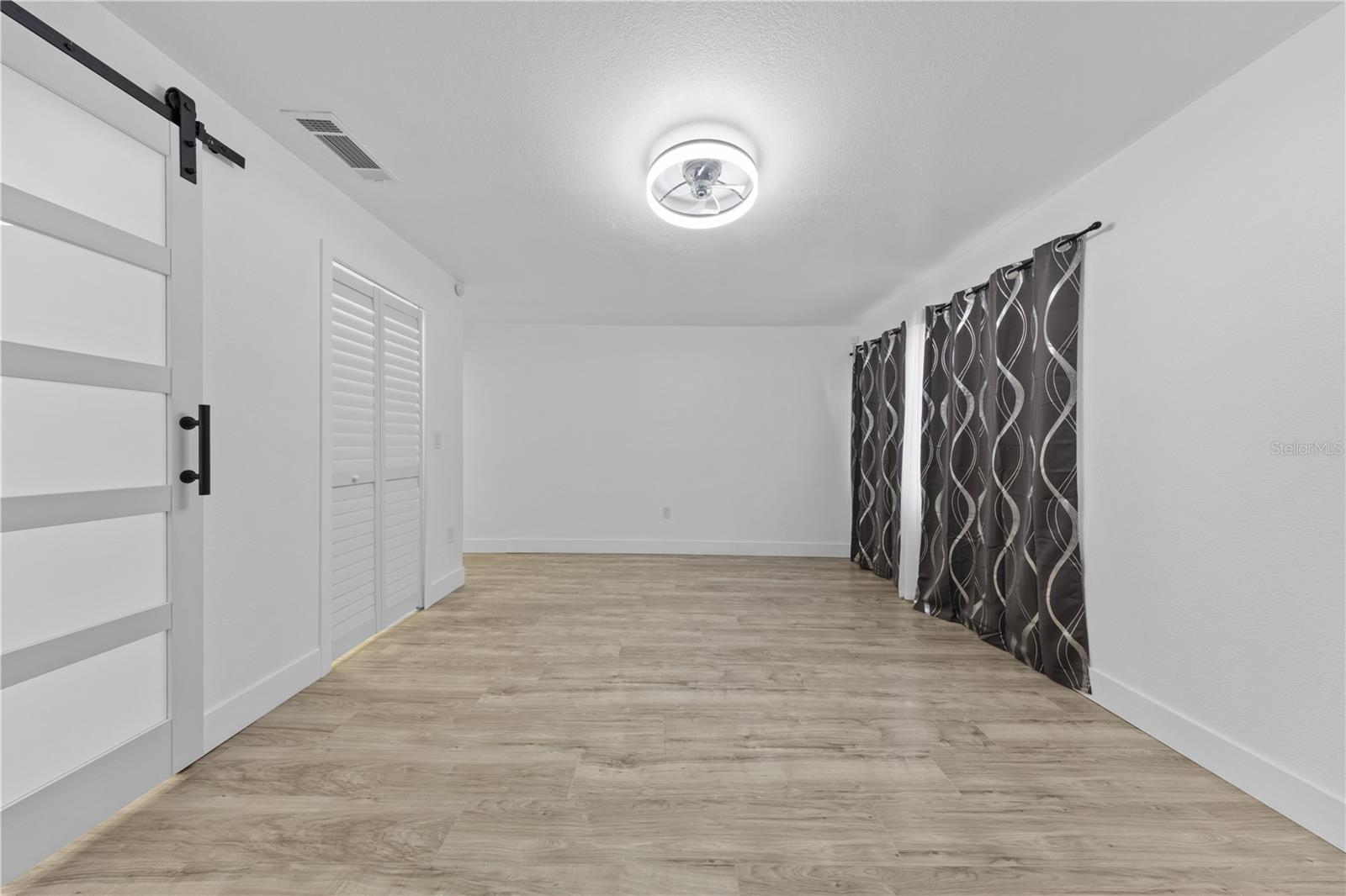 Image 22 of 40 For 2224 Greenview Circle