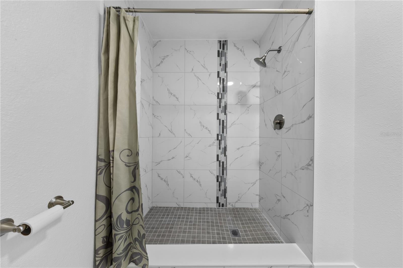 Image 26 of 40 For 2224 Greenview Circle