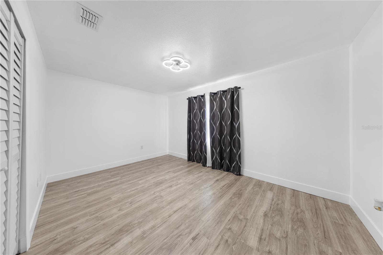 Image 28 of 40 For 2224 Greenview Circle