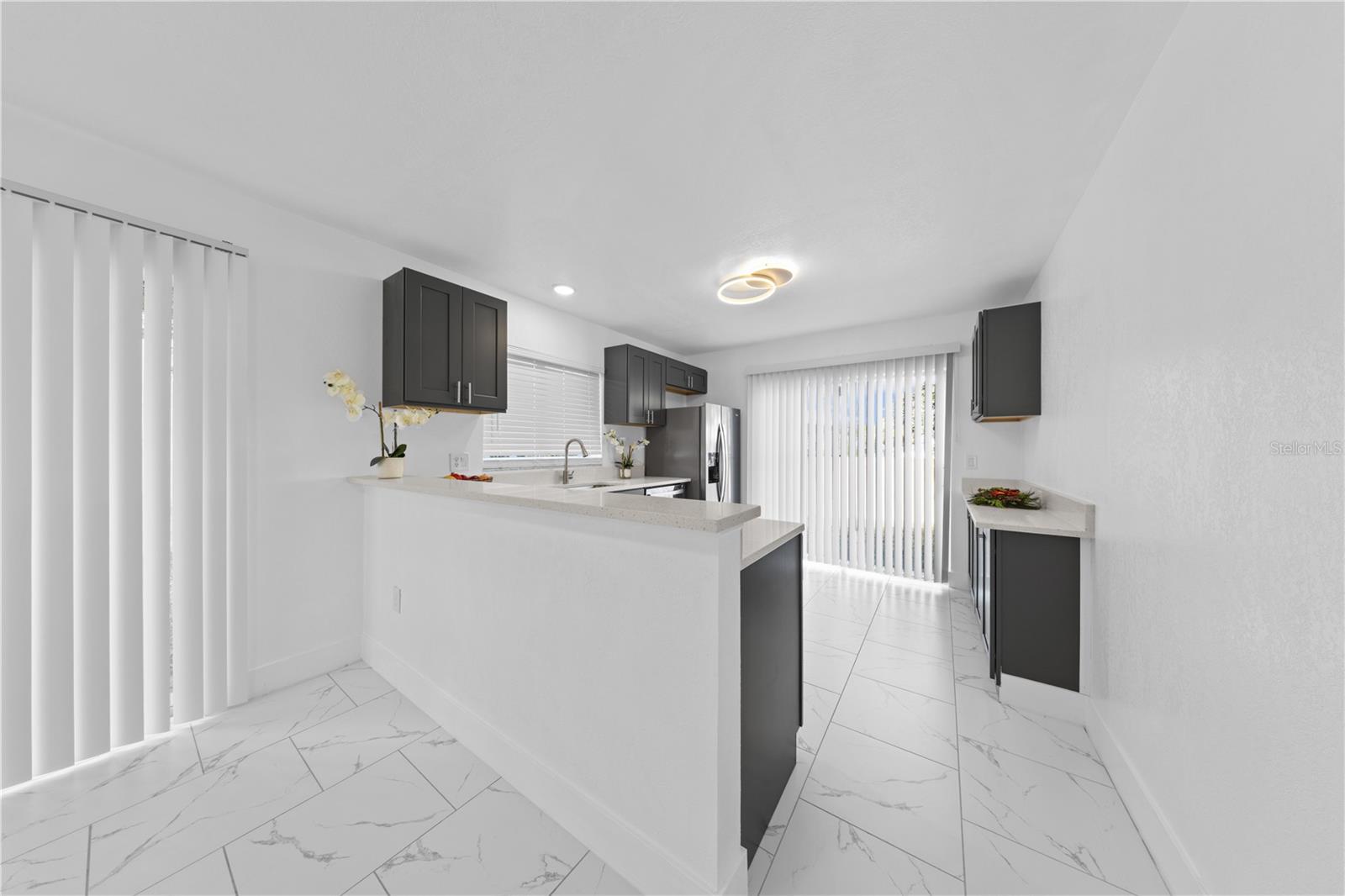 Image 6 of 40 For 2224 Greenview Circle