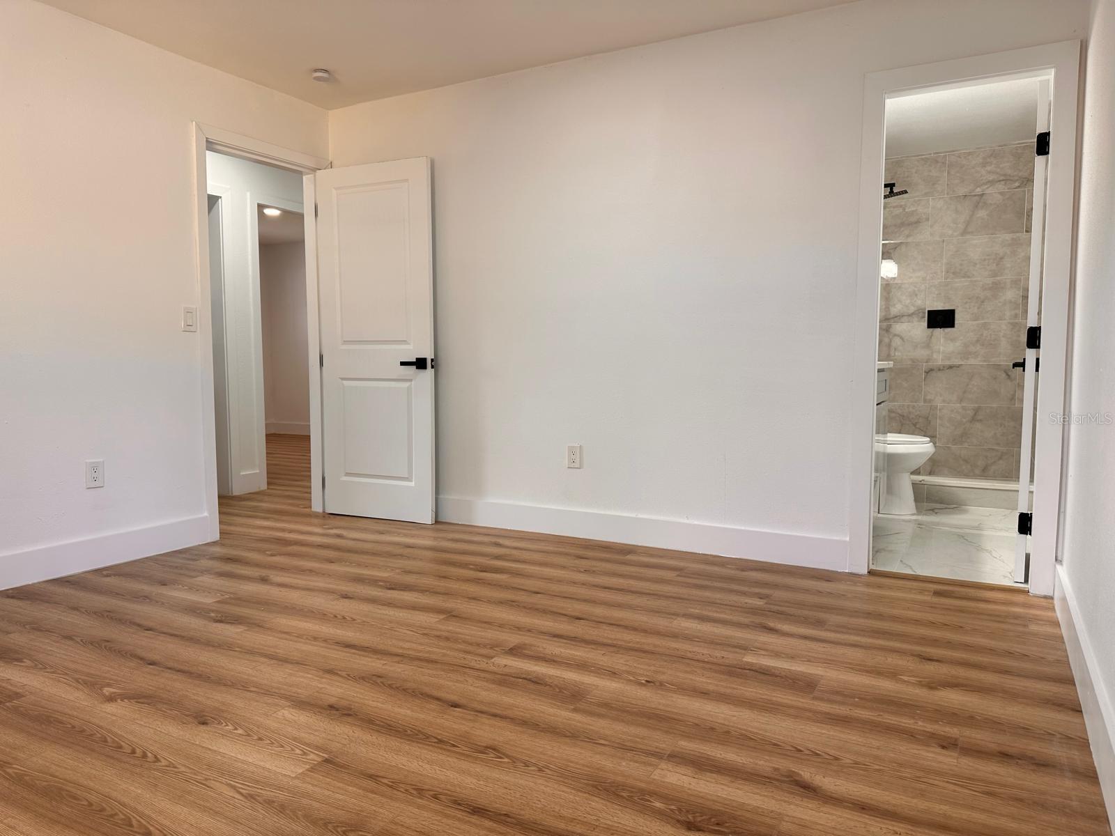 Image 28 of 47 For 933 Windsor Street