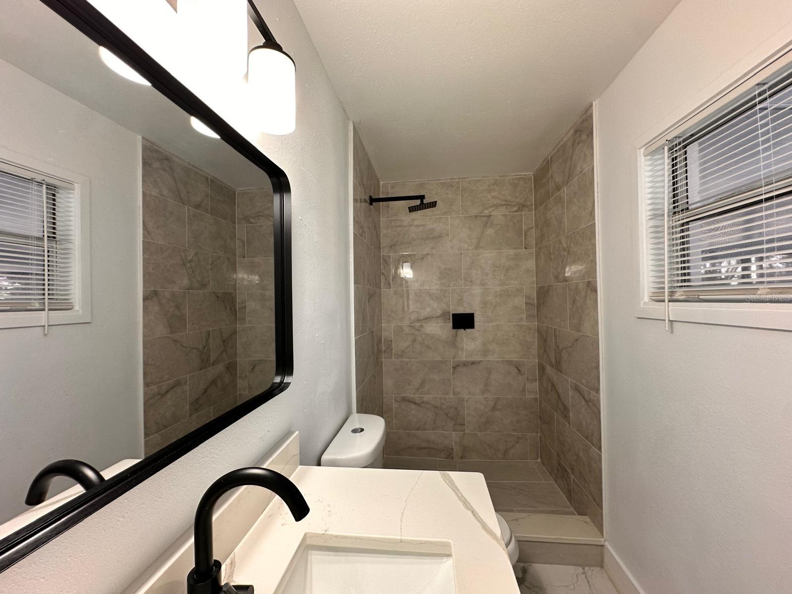 Image 34 of 47 For 933 Windsor Street