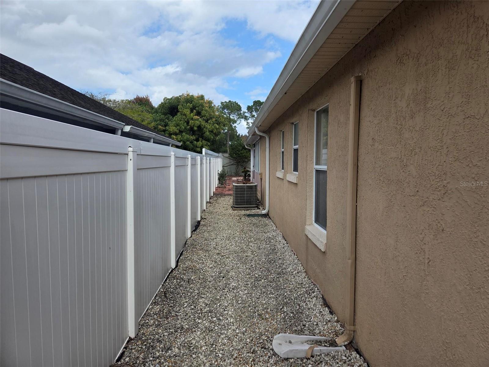 Image 5 of 24 For 9925 Dean Oaks Court