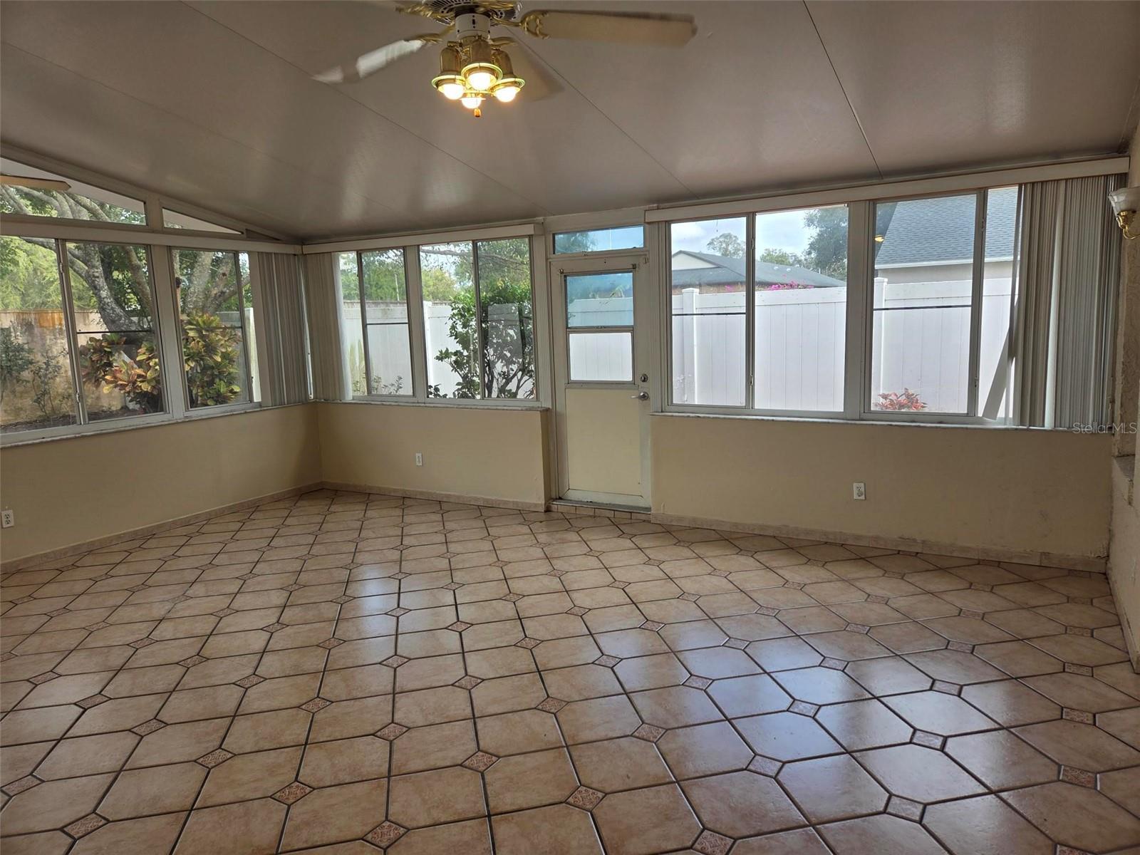 Image 8 of 24 For 9925 Dean Oaks Court