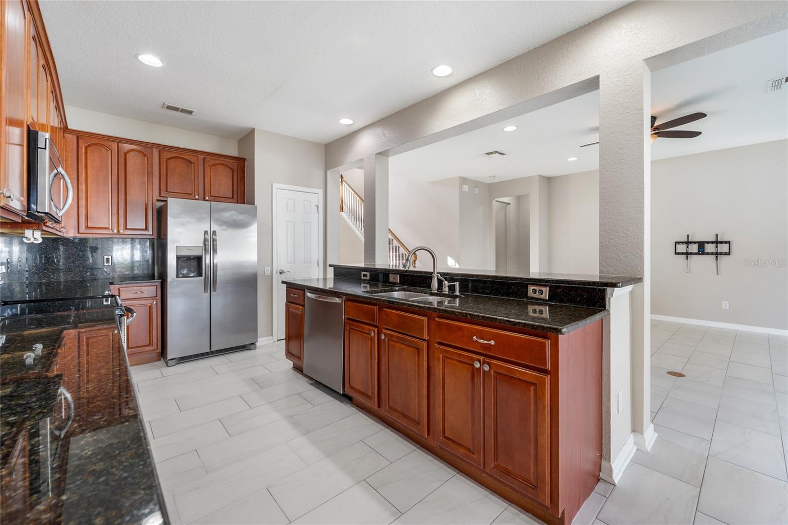 Image 9 of 48 For 14911 Golden Isle Boulevard