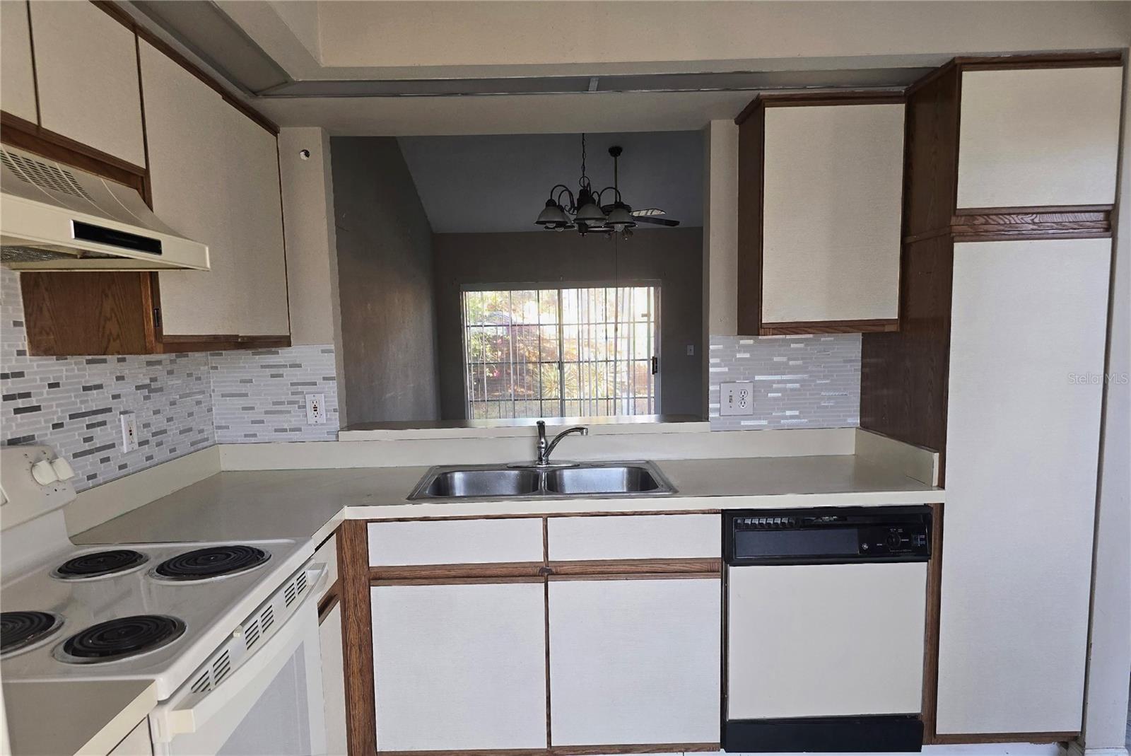 Image 14 of 43 For 1223 Lucaya Circle