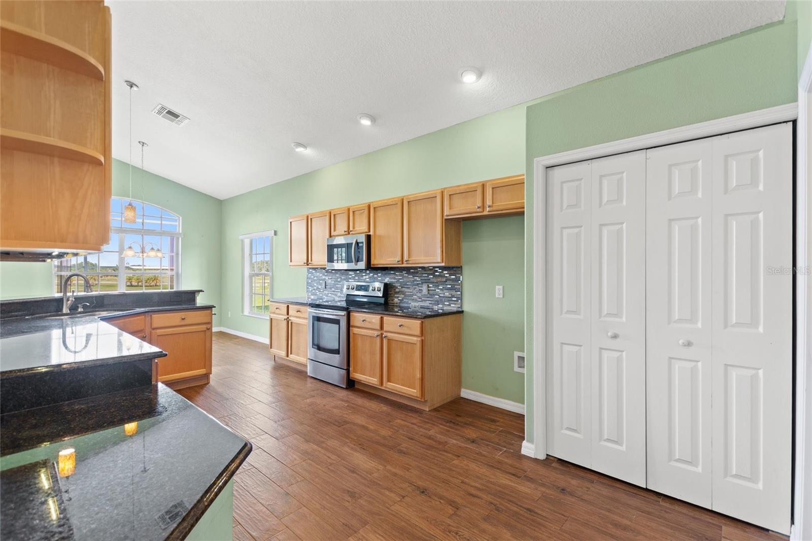 Image 22 of 65 For 46 High Vista Dr