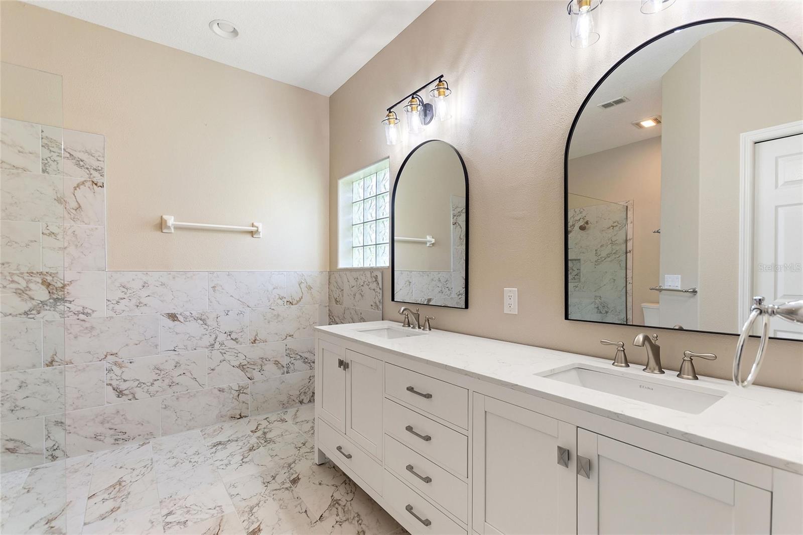 Image 7 of 65 For 46 High Vista Dr