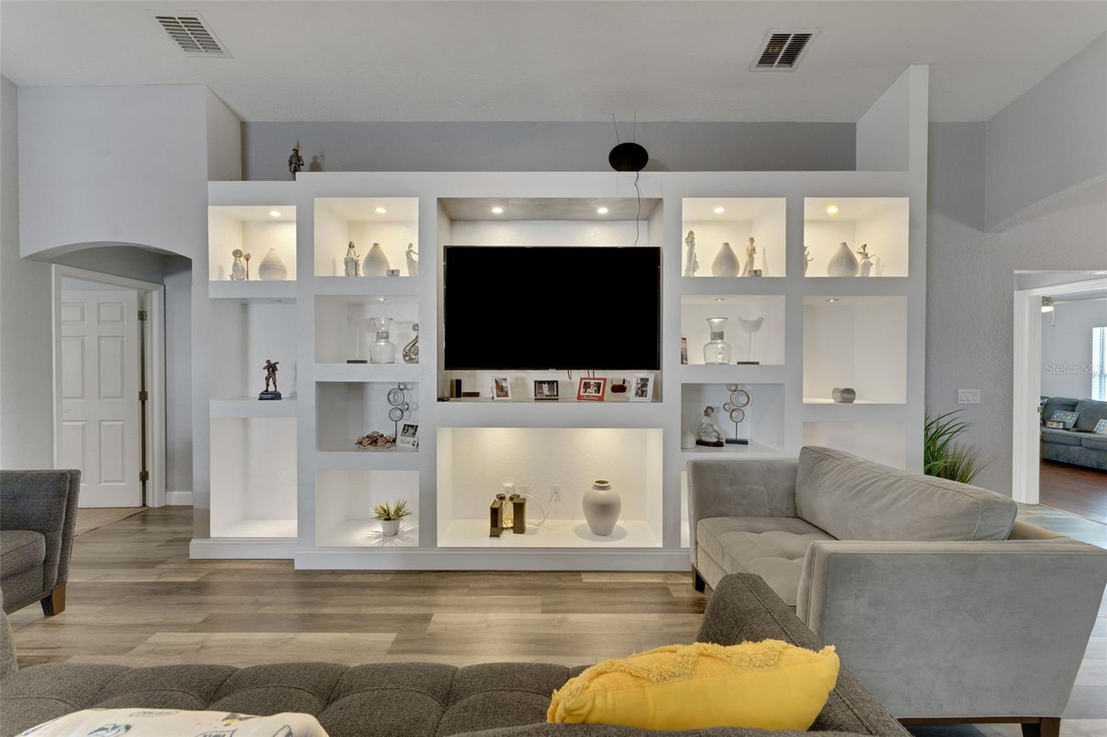 Image 5 of 27 For 2017 Orange Avenue