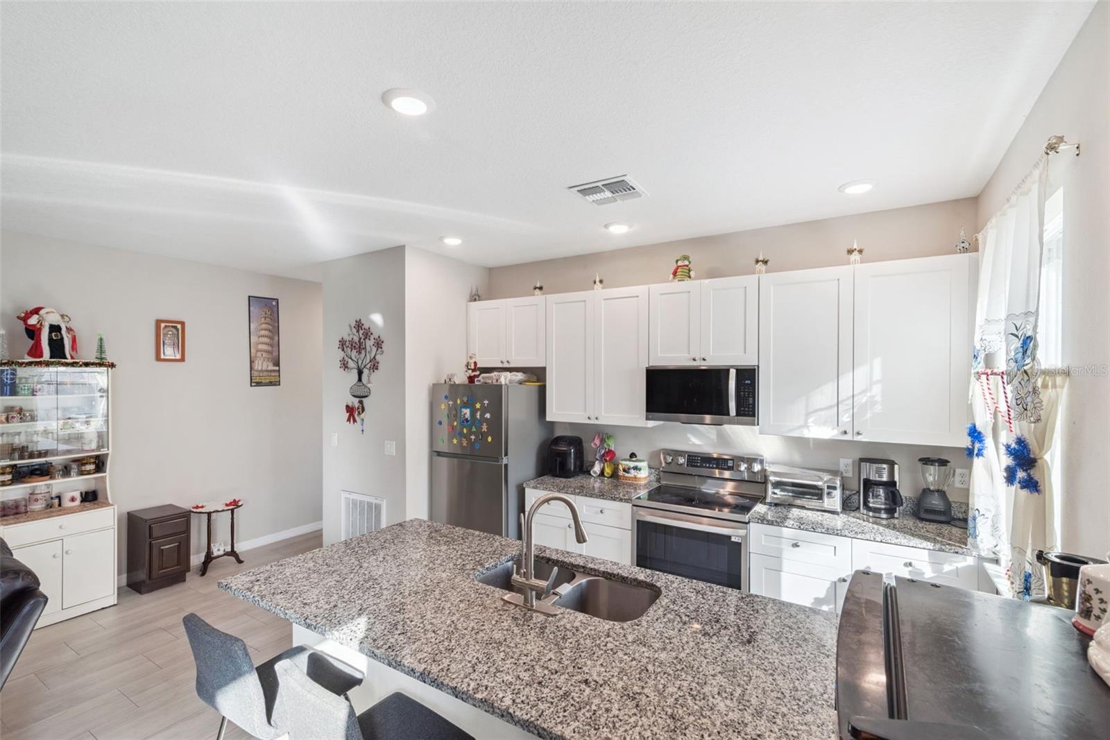 Image 20 of 40 For 1021-1023 Titcomb Street