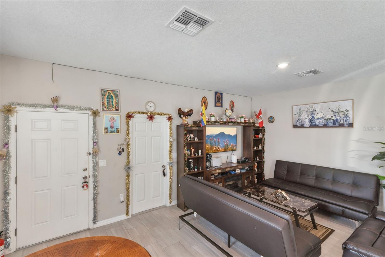 Image 21 of 40 For 1021-1023 Titcomb Street