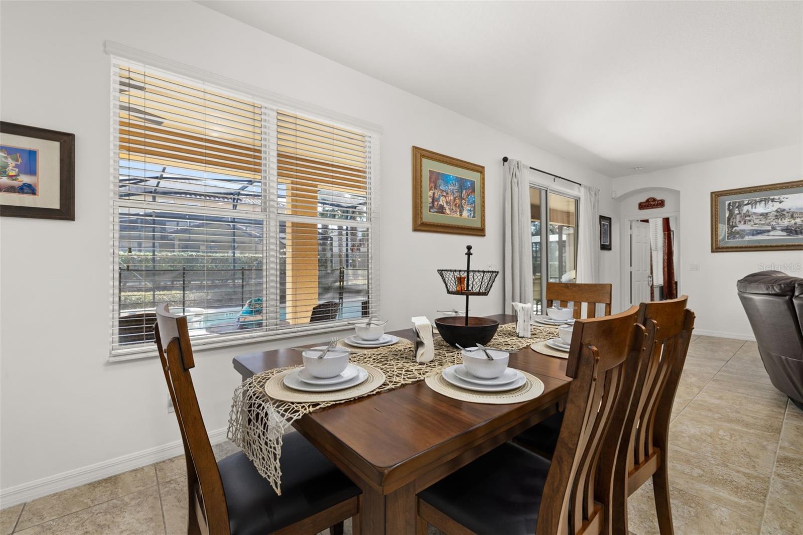 Image 11 of 80 For 4064 Oaktree Drive