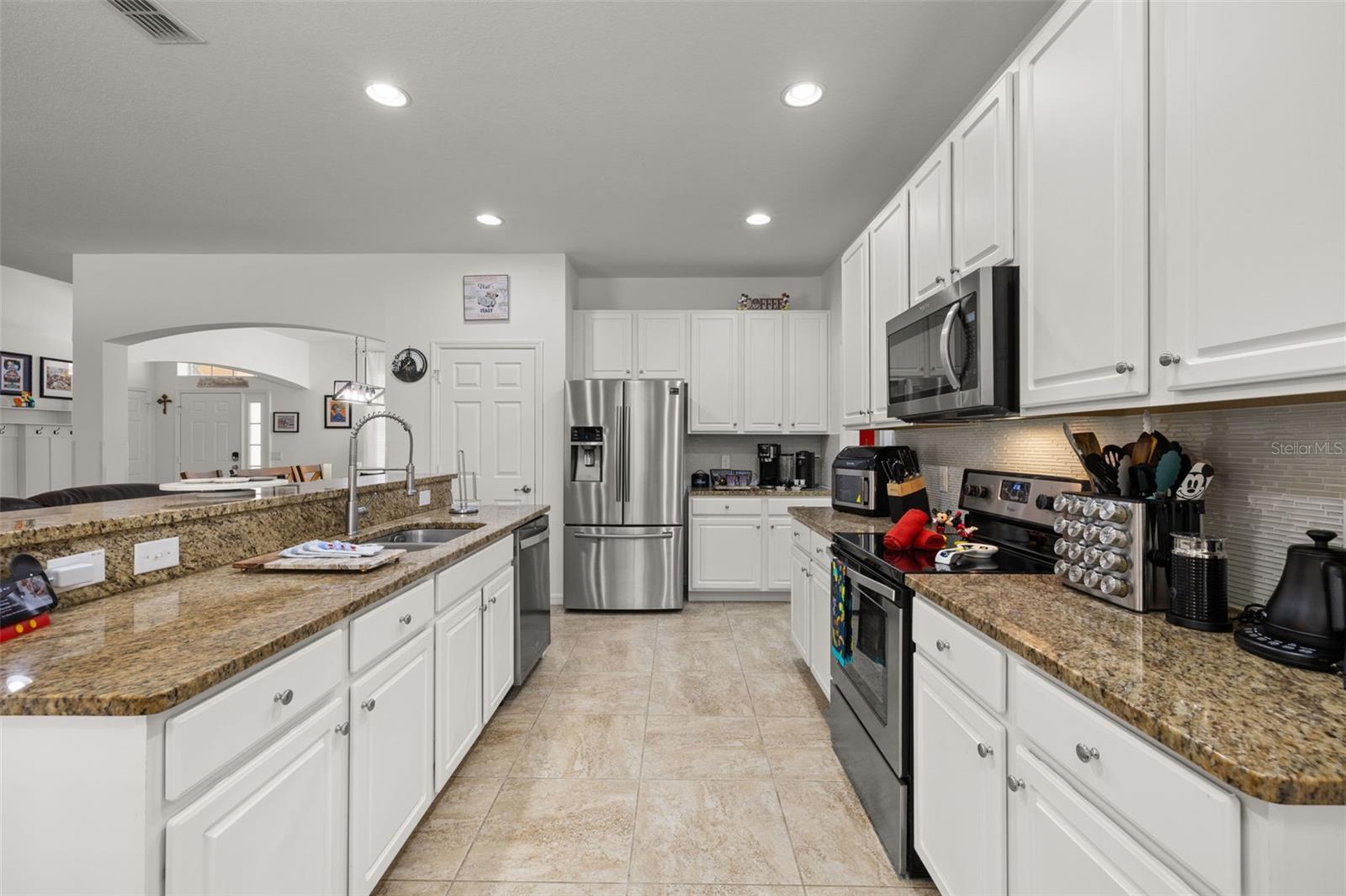 Image 14 of 80 For 4064 Oaktree Drive