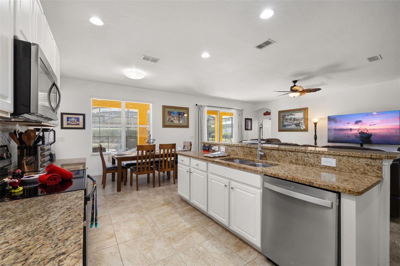 Image 17 of 80 For 4064 Oaktree Drive