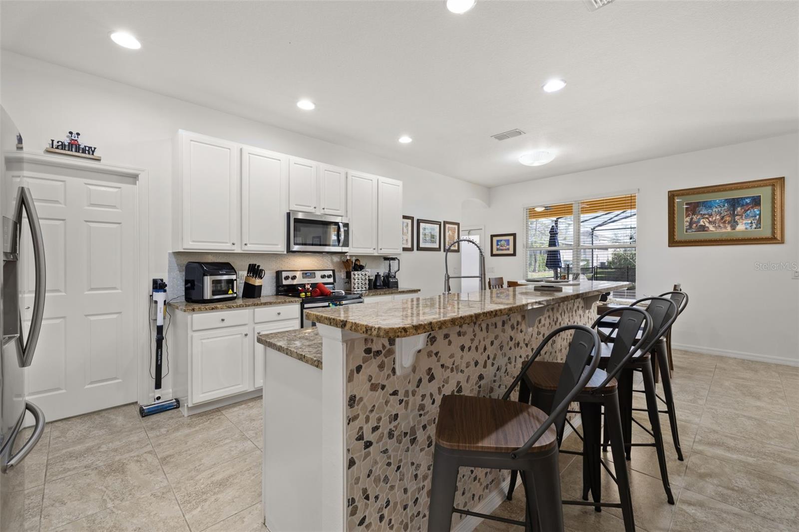 Image 18 of 80 For 4064 Oaktree Drive