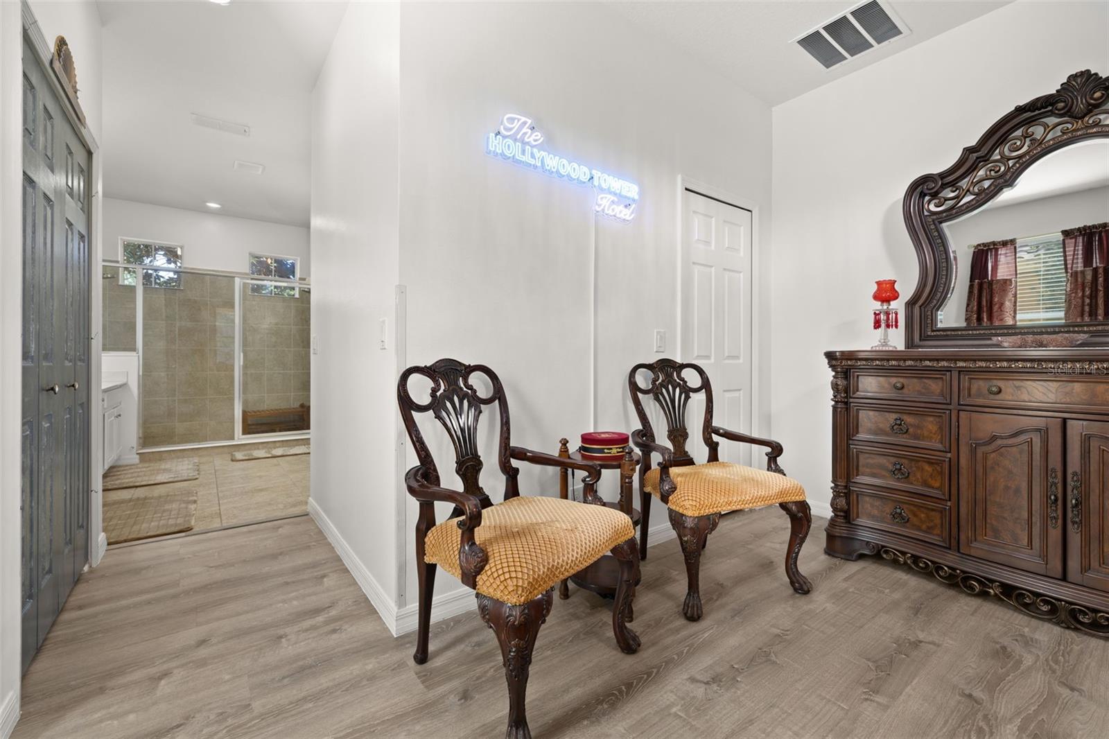 Image 32 of 80 For 4064 Oaktree Drive