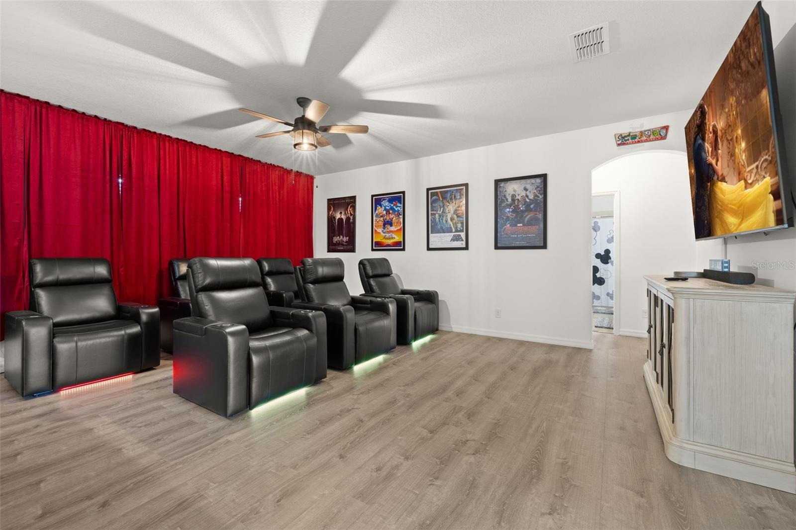 Image 37 of 80 For 4064 Oaktree Drive