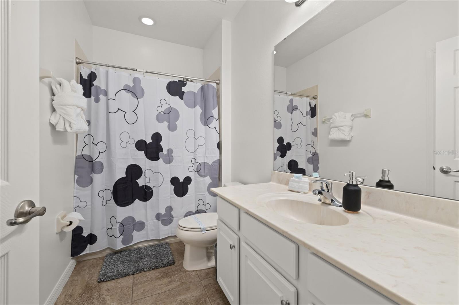 Image 47 of 80 For 4064 Oaktree Drive